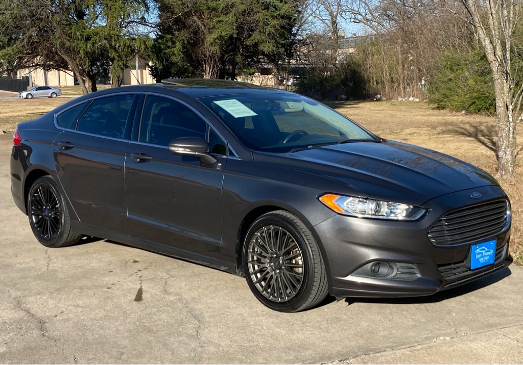2016 Ford Fusion SE FWD's photo