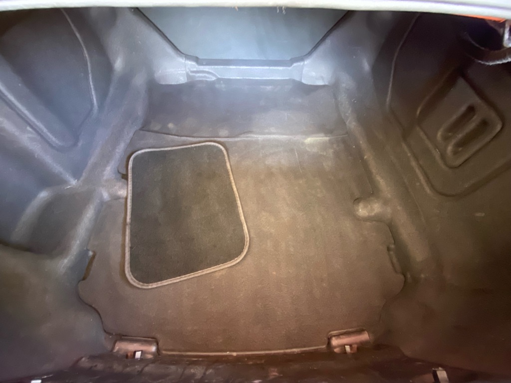Additional photo of vehicle.