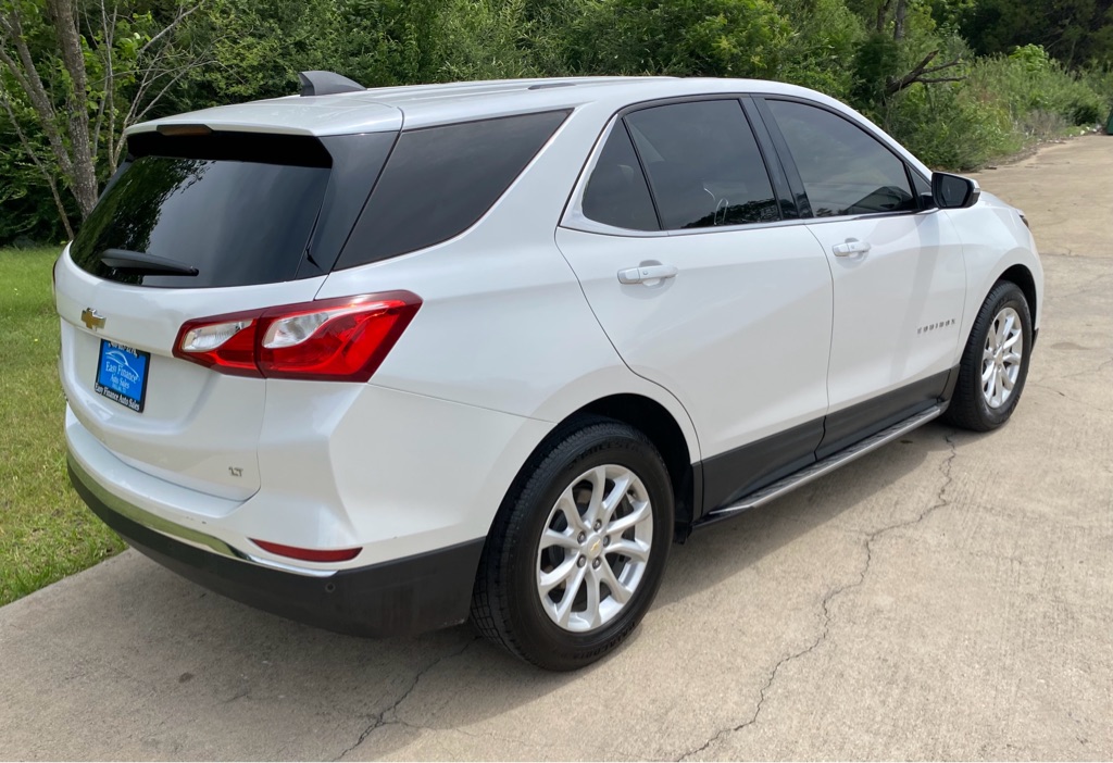 Additional photo of vehicle.