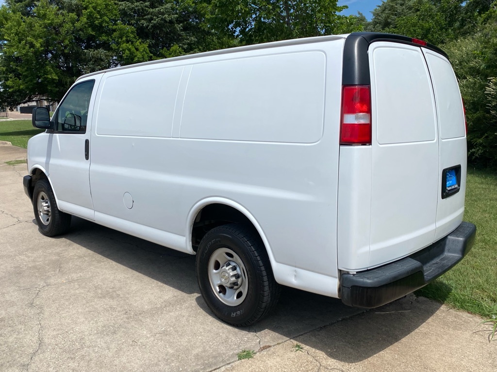 Additional photo of vehicle.