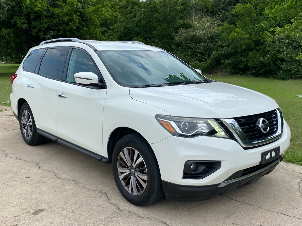 2017 Nissan Pathfinder SV 2WD's photo