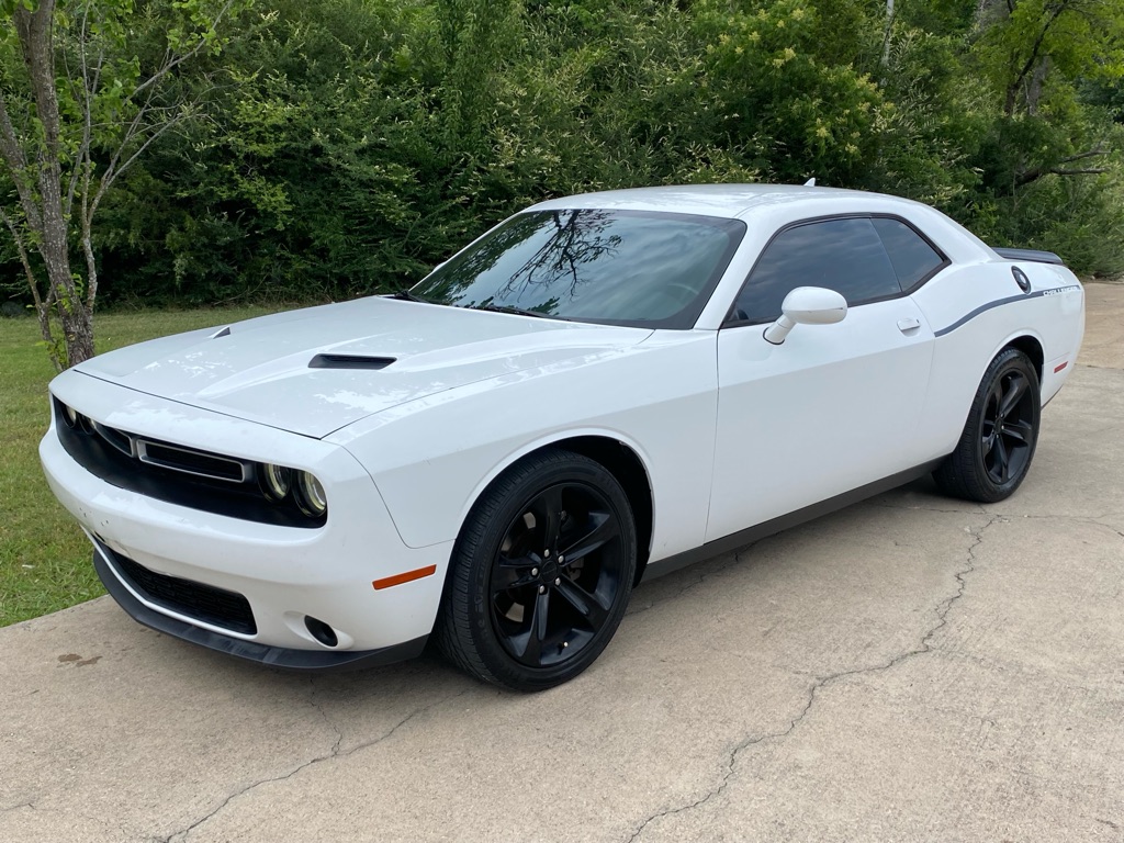 2015 Dodge Challenger SXT's photo