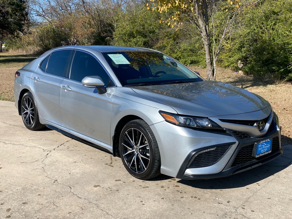 2023 Toyota Camry SE's photo