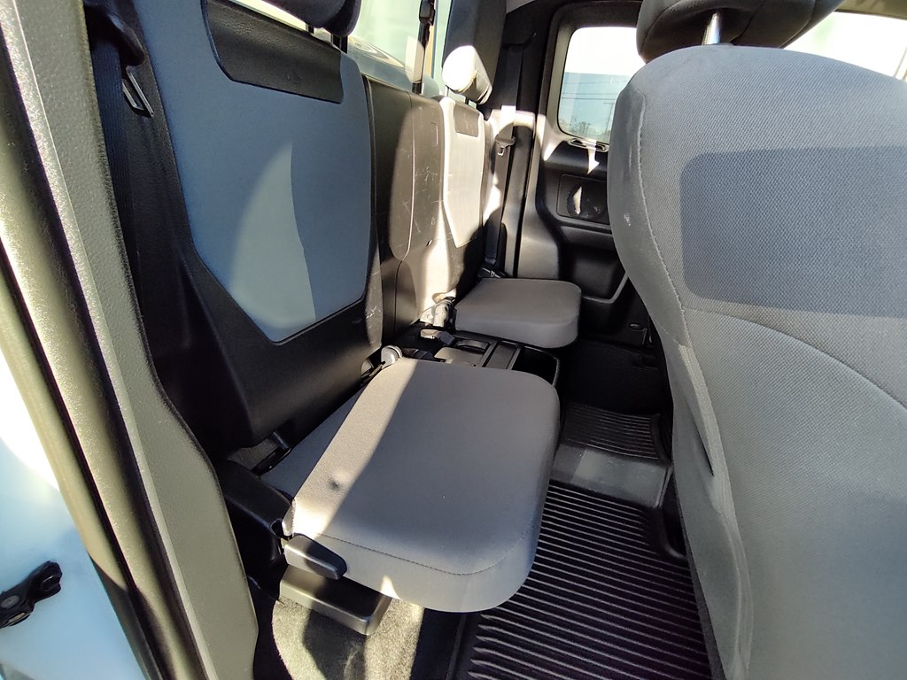 Photo 17 of this TOYOTA TACOMA