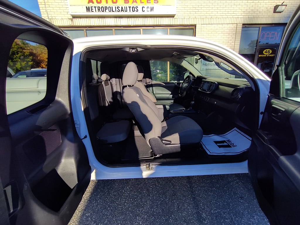 Photo 18 of this TOYOTA TACOMA