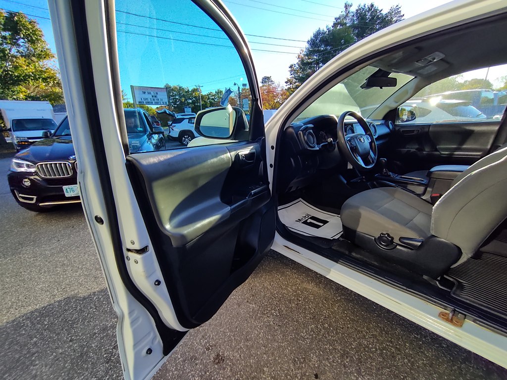 Photo 13 of this TOYOTA TACOMA