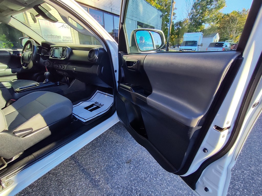 Photo 19 of this TOYOTA TACOMA