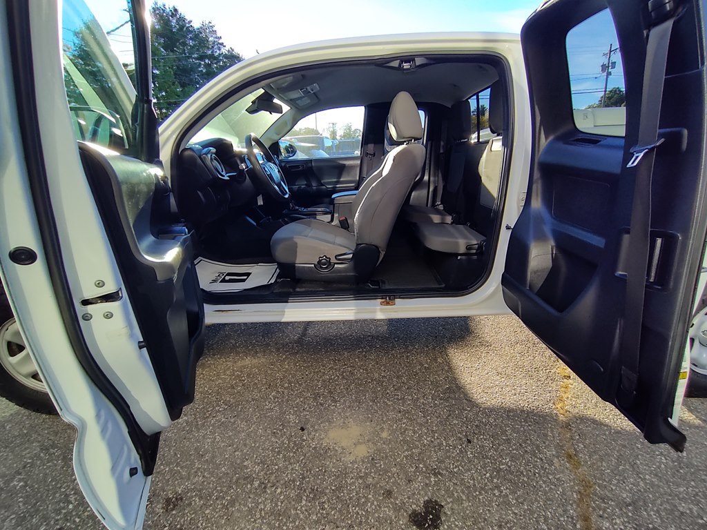 Photo 12 of this TOYOTA TACOMA