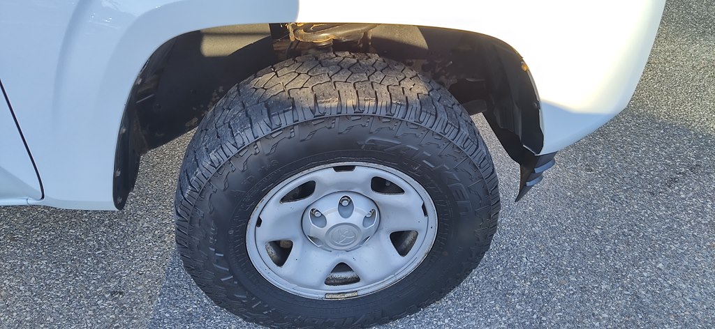Photo 21 of this TOYOTA TACOMA