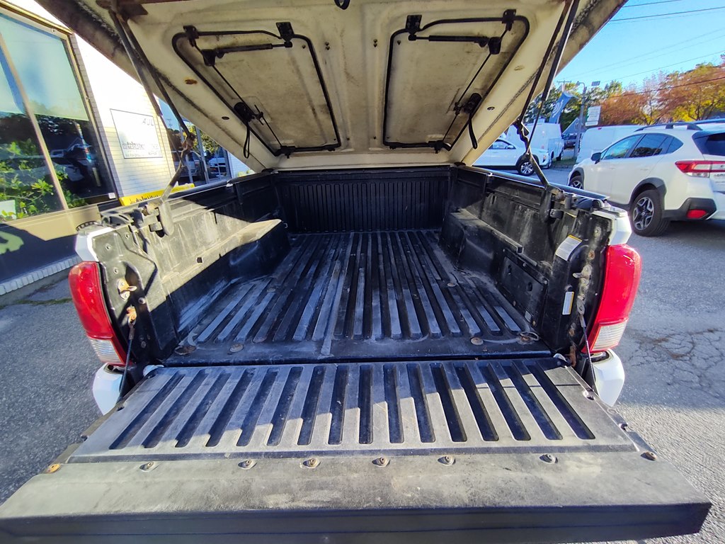 Photo 15 of this TOYOTA TACOMA