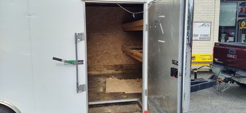 Photo 16 of this BRAVO TRAILERS 20' ENCLOSED