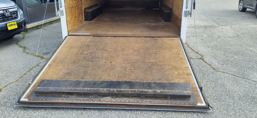 Photo 18 of this BRAVO TRAILERS 20' ENCLOSED