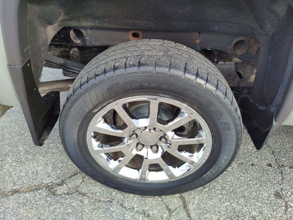 Photo 19 of this GMC SIERRA