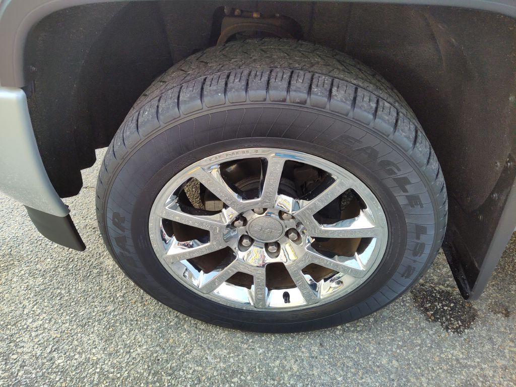Photo 21 of this GMC SIERRA