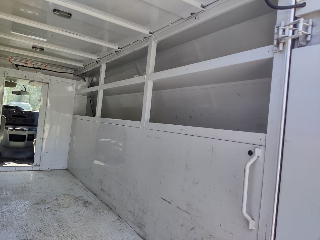 Photo 17 of this FORD ECONOLINE