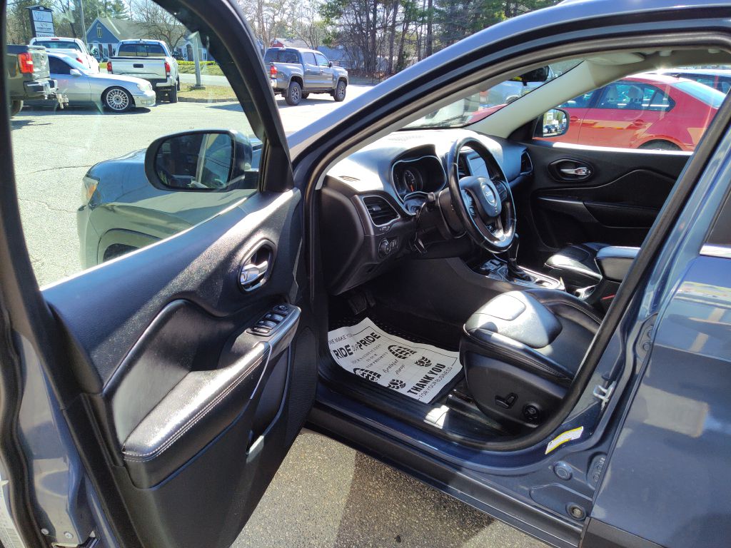 Photo 10 of this JEEP CHEROKEE