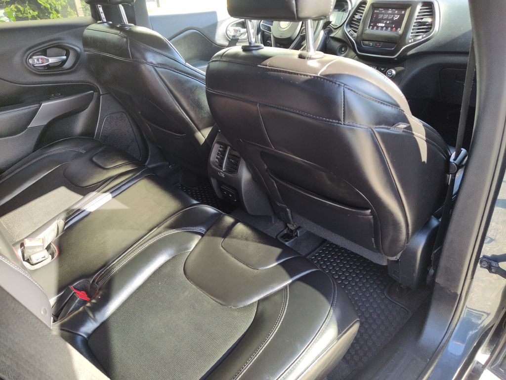 Photo 14 of this JEEP CHEROKEE