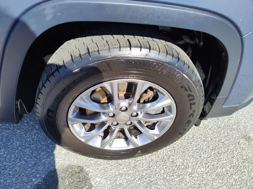 Photo 18 of this JEEP CHEROKEE