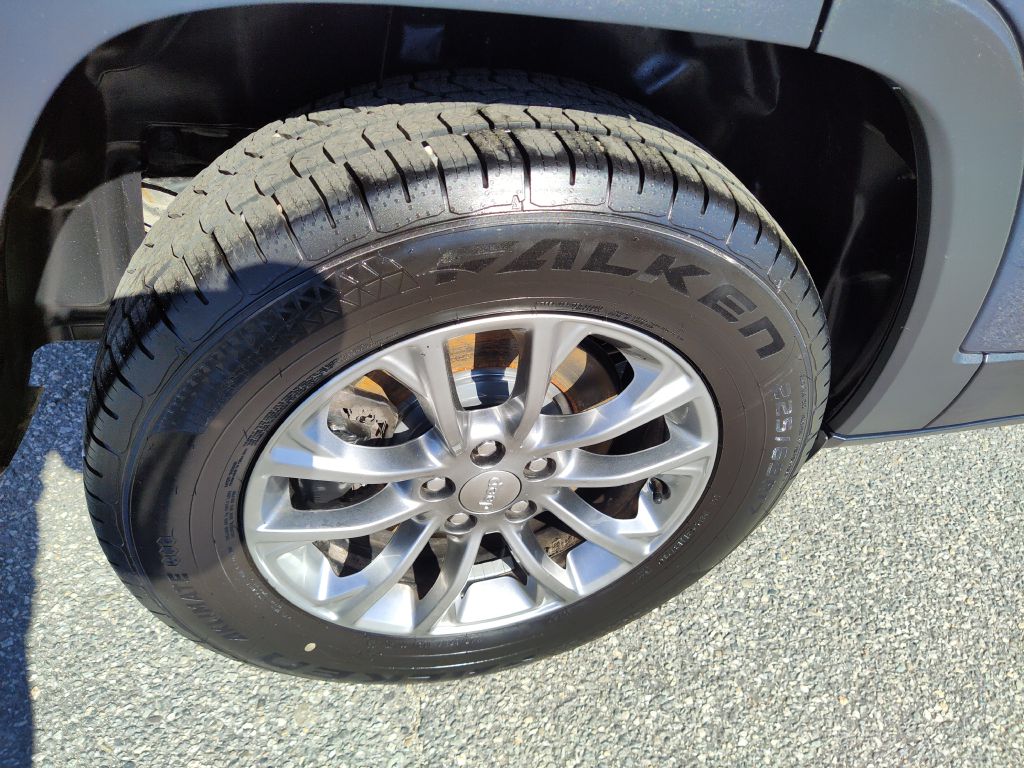 Photo 19 of this JEEP CHEROKEE