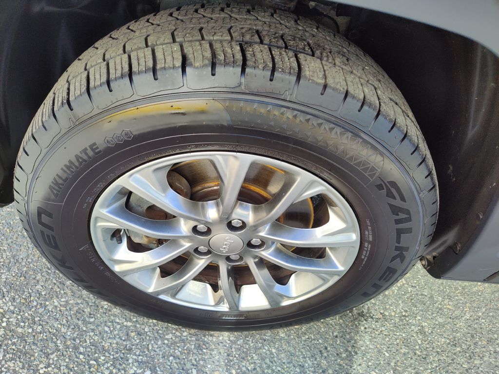Photo 21 of this JEEP CHEROKEE