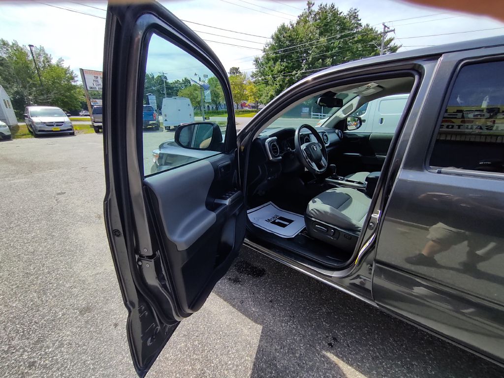 Photo 11 of this TOYOTA TACOMA