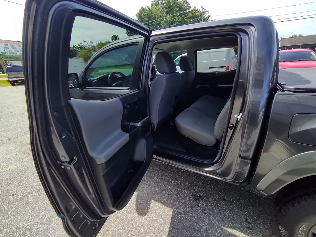 Photo 13 of this TOYOTA TACOMA