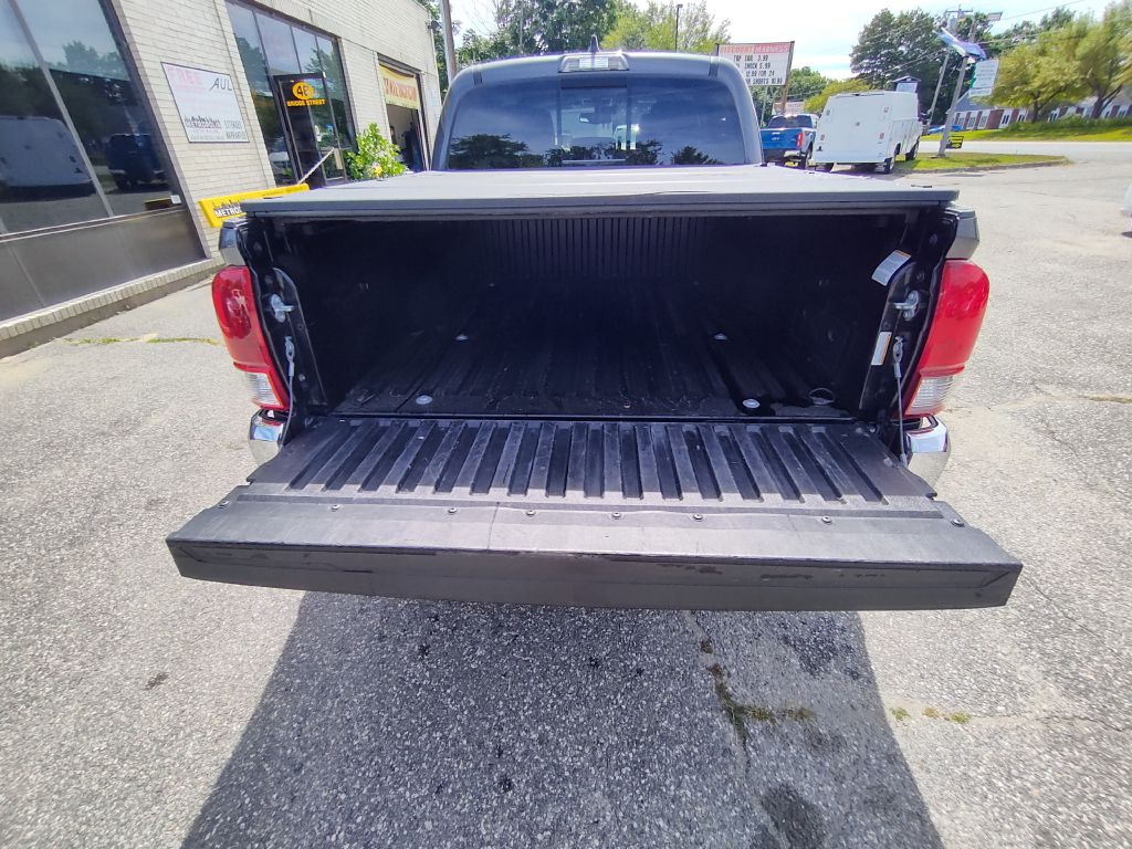 Photo 14 of this TOYOTA TACOMA