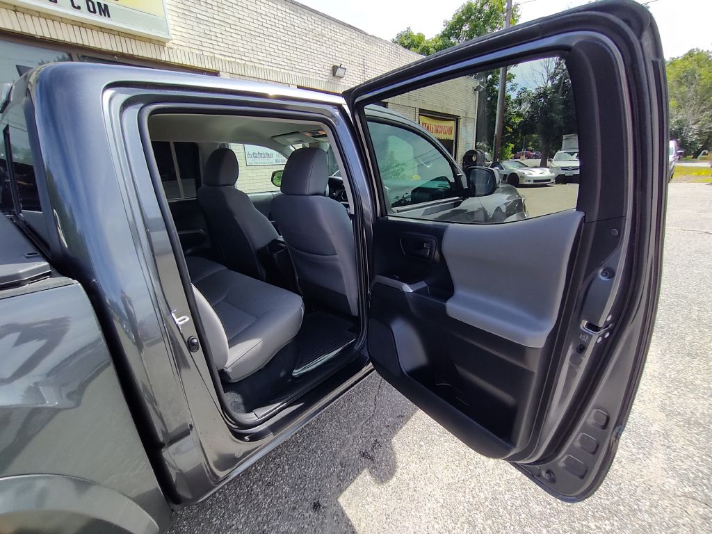 Photo 16 of this TOYOTA TACOMA