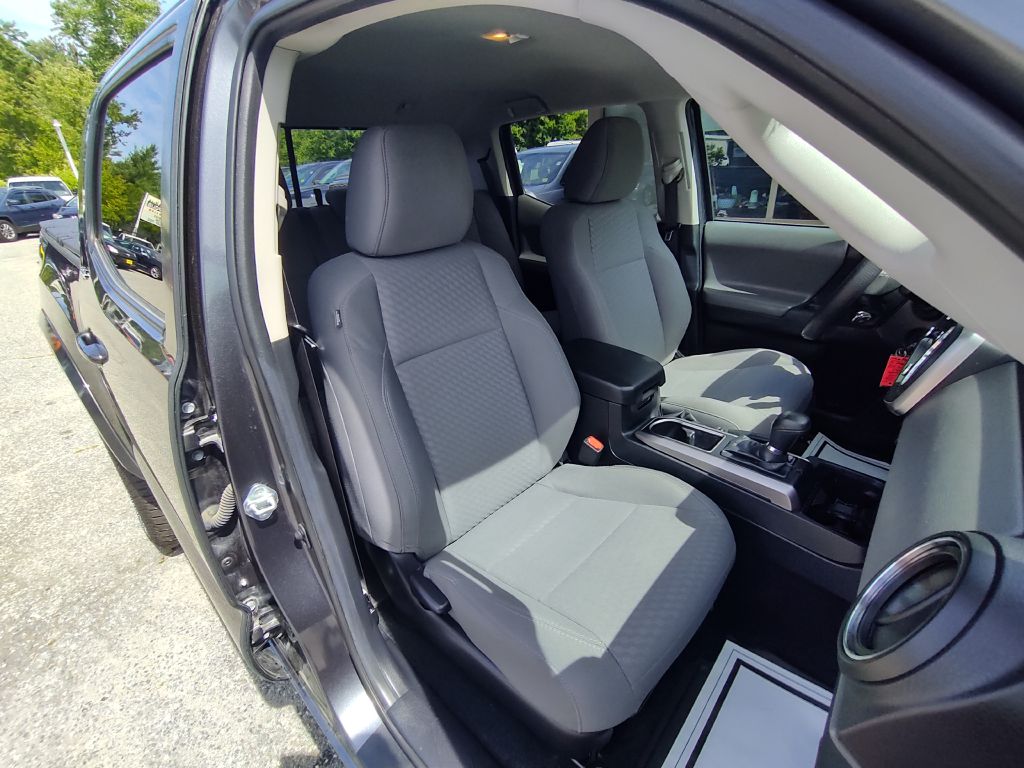Photo 17 of this TOYOTA TACOMA