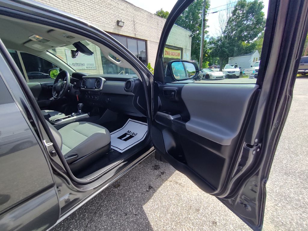 Photo 18 of this TOYOTA TACOMA