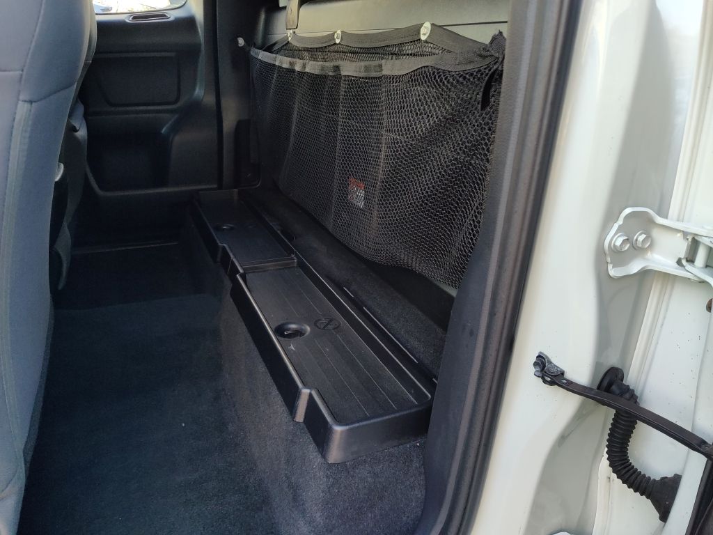 Photo 12 of this TOYOTA TACOMA