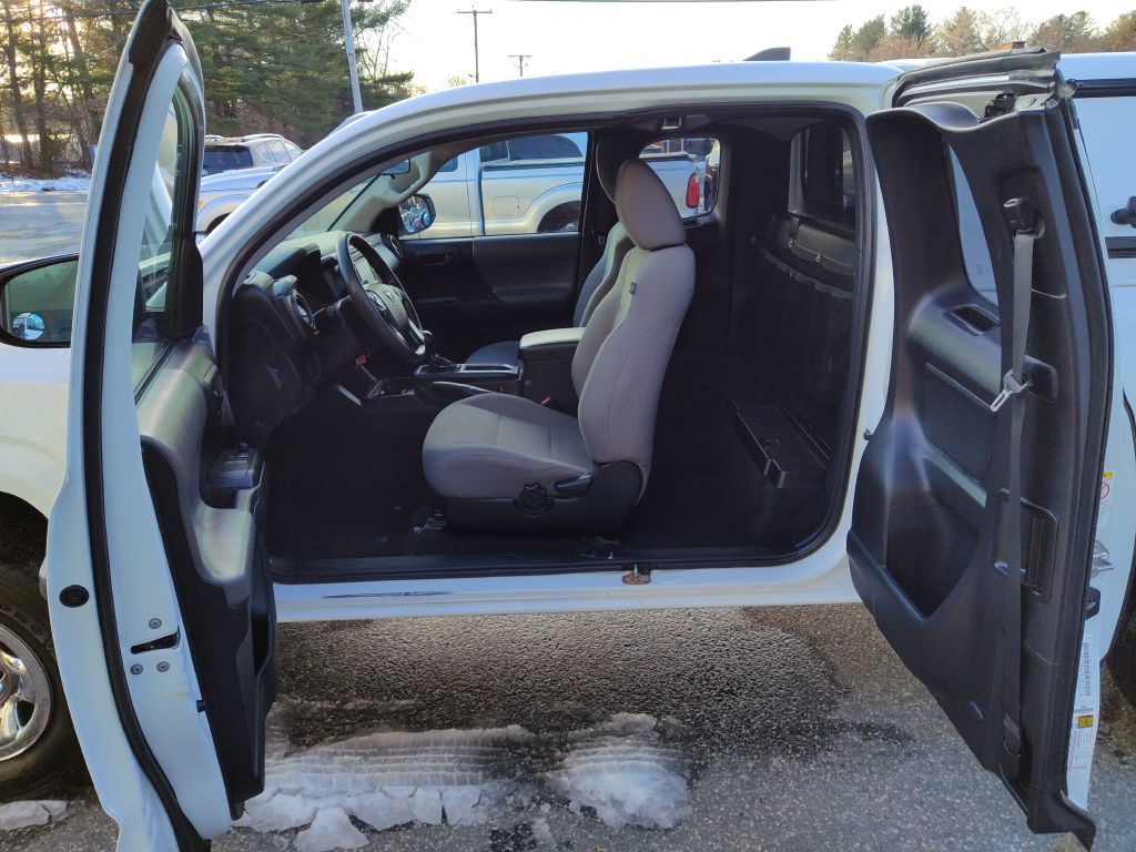 Photo 13 of this TOYOTA TACOMA