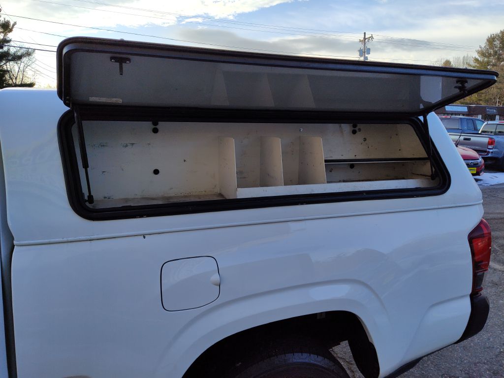 Photo 14 of this TOYOTA TACOMA