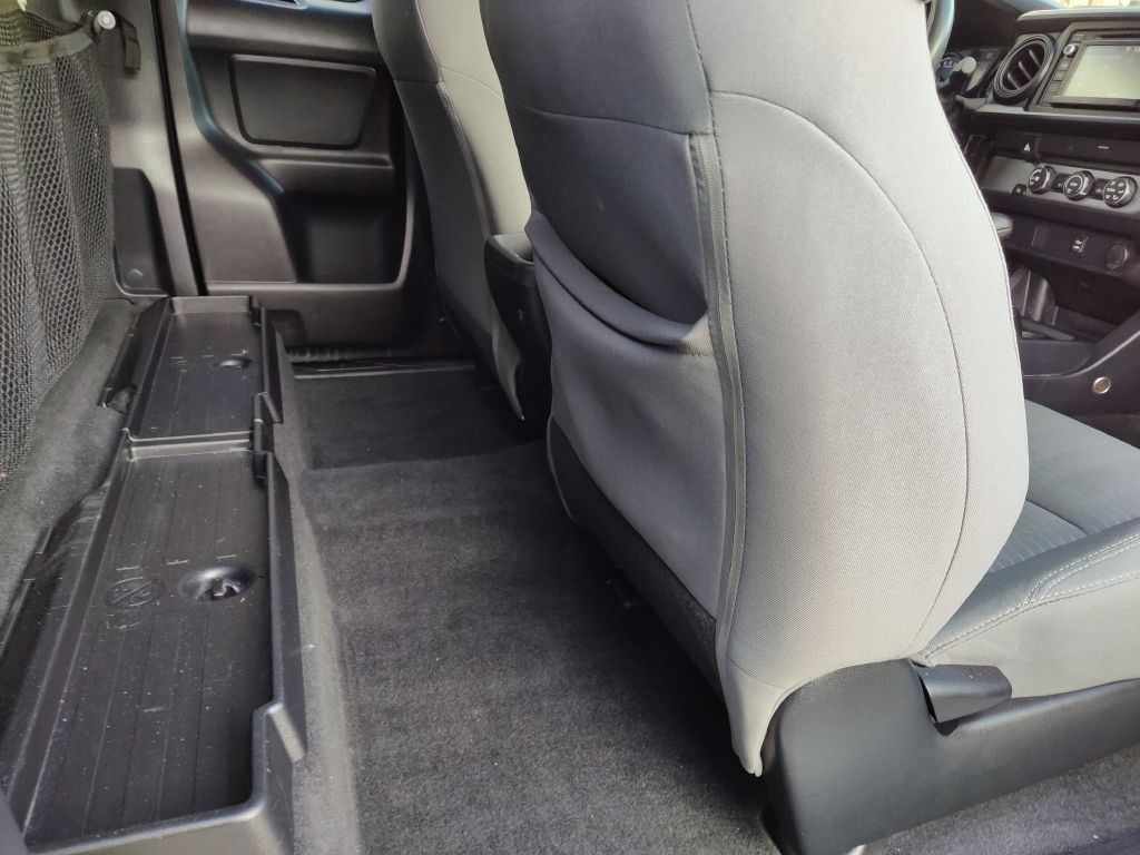 Photo 17 of this TOYOTA TACOMA