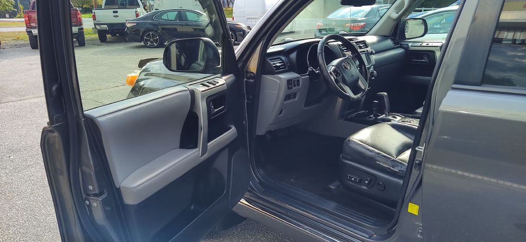 Photo 11 of this TOYOTA 4RUNNER