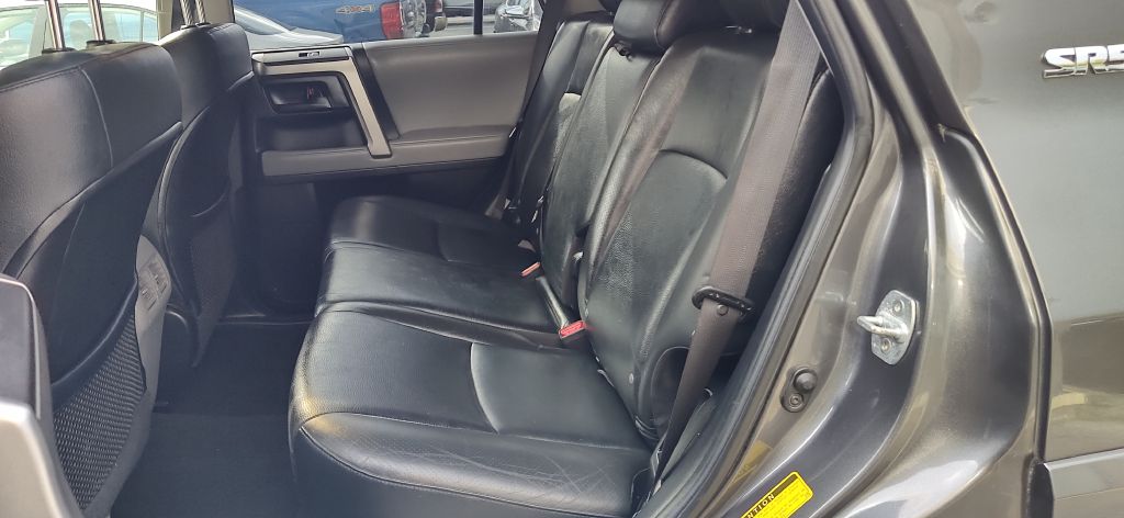 Photo 12 of this TOYOTA 4RUNNER