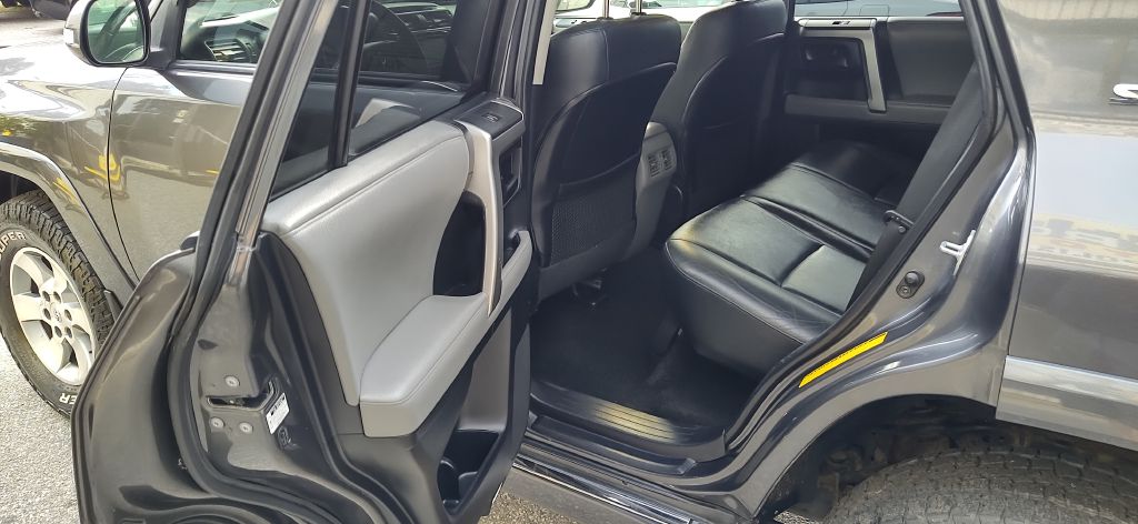 Photo 13 of this TOYOTA 4RUNNER