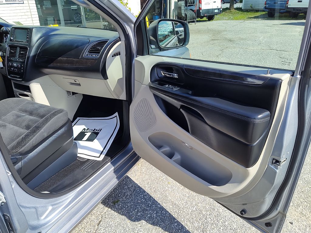 Photo 18 of this DODGE GRAND CARAVAN