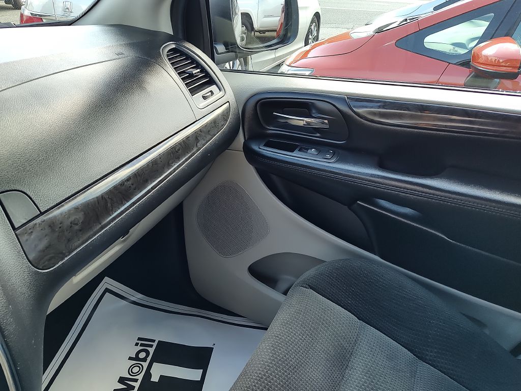 Photo 21 of this DODGE GRAND CARAVAN