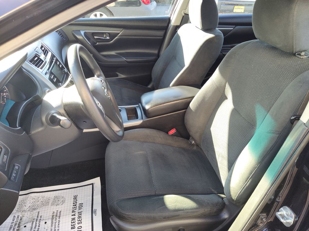 Photo 10 of this NISSAN ALTIMA
