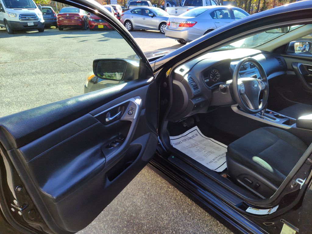 Photo 11 of this NISSAN ALTIMA
