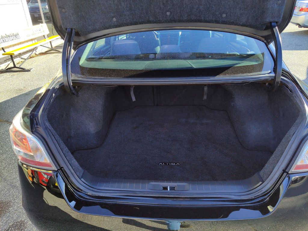 Photo 14 of this NISSAN ALTIMA