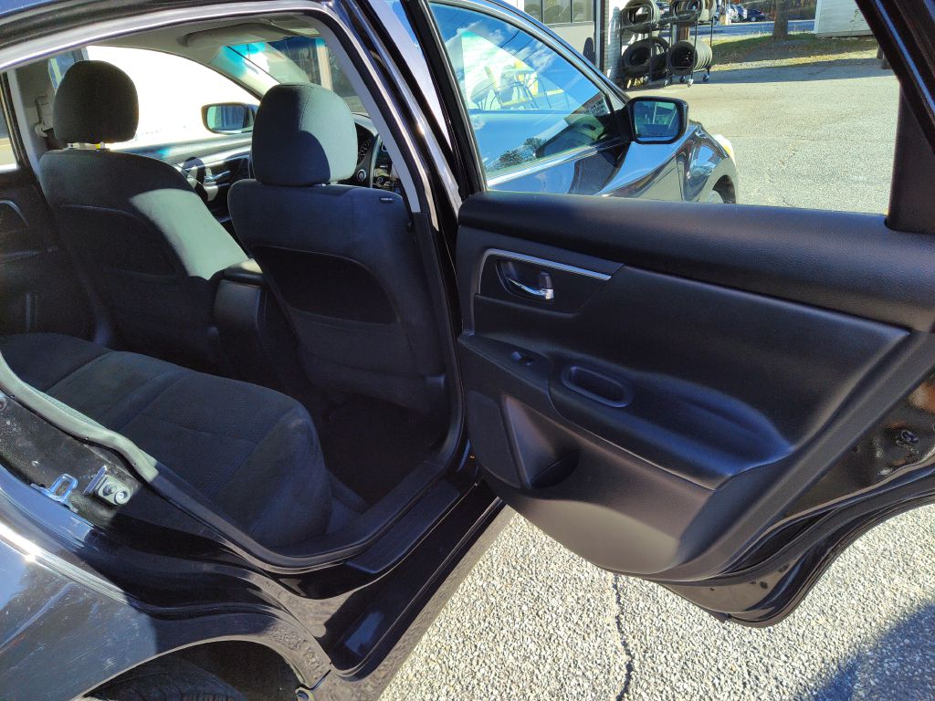 Photo 16 of this NISSAN ALTIMA