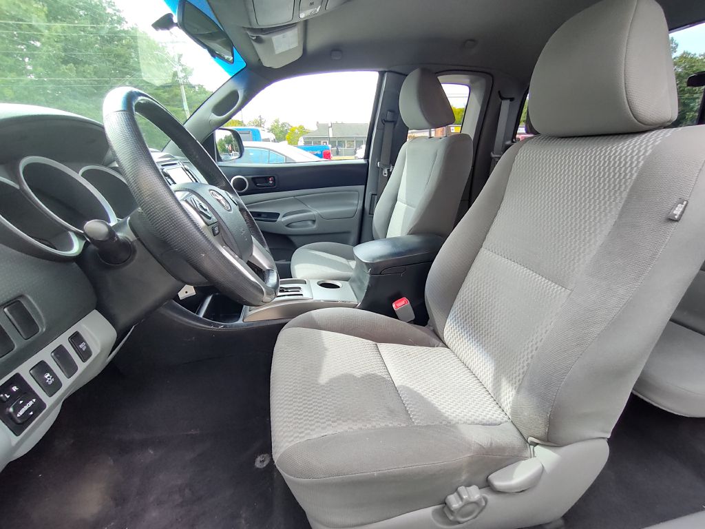 Photo 12 of this TOYOTA TACOMA