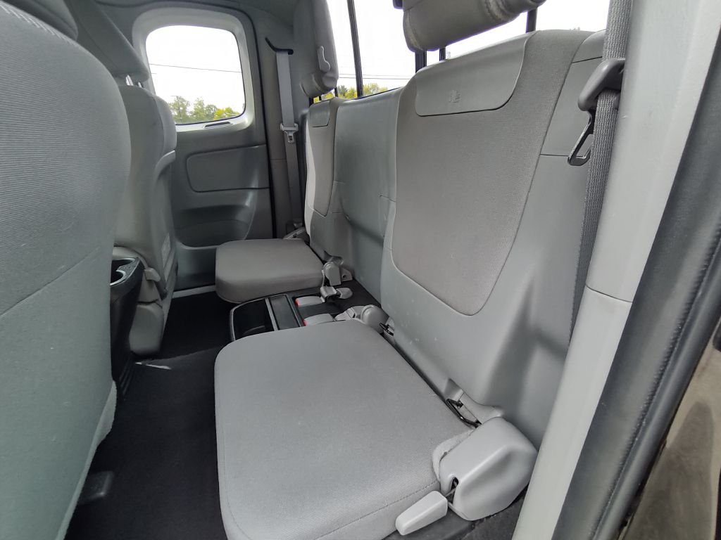 Photo 13 of this TOYOTA TACOMA