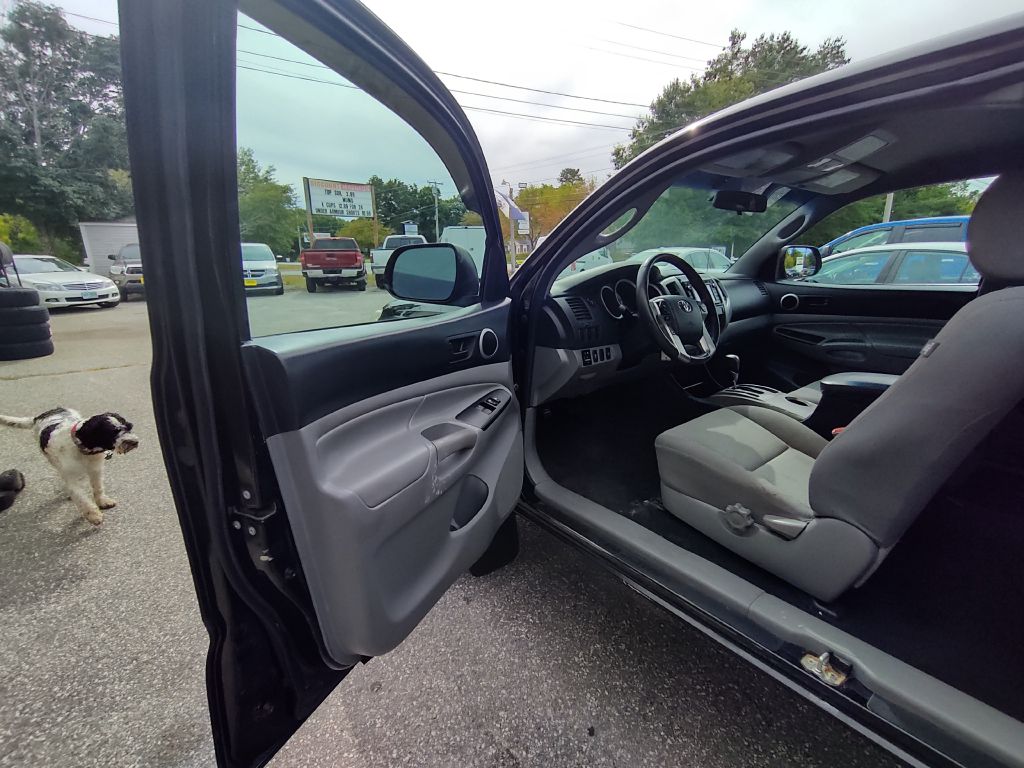 Photo 14 of this TOYOTA TACOMA