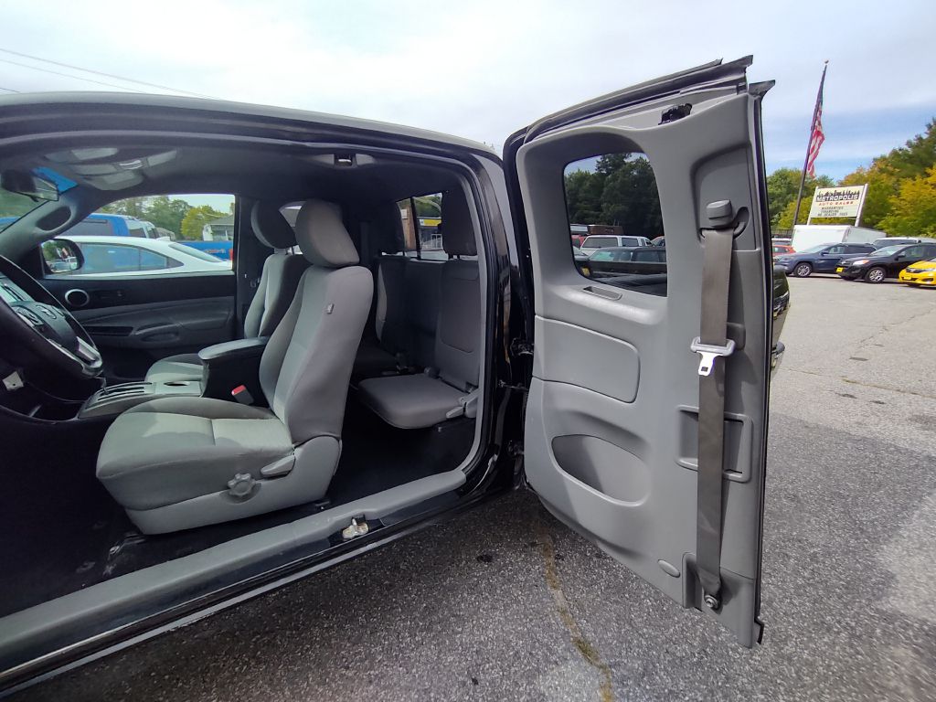 Photo 15 of this TOYOTA TACOMA