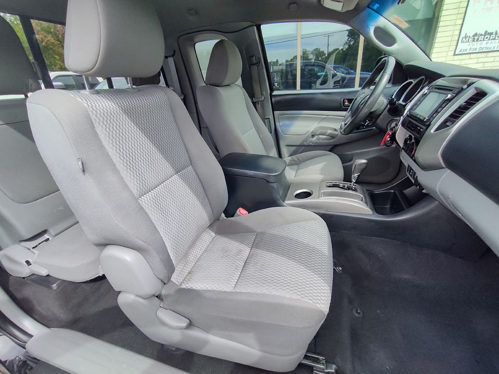 Photo 17 of this TOYOTA TACOMA