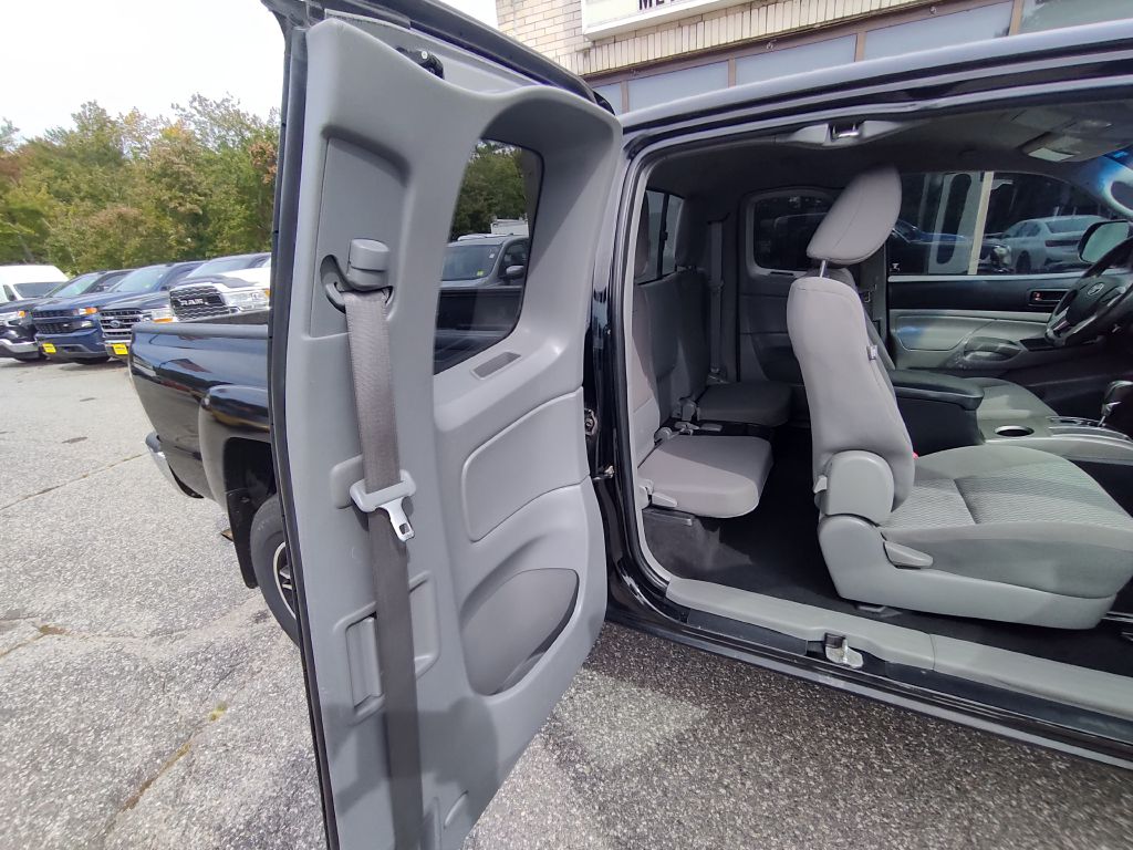 Photo 19 of this TOYOTA TACOMA