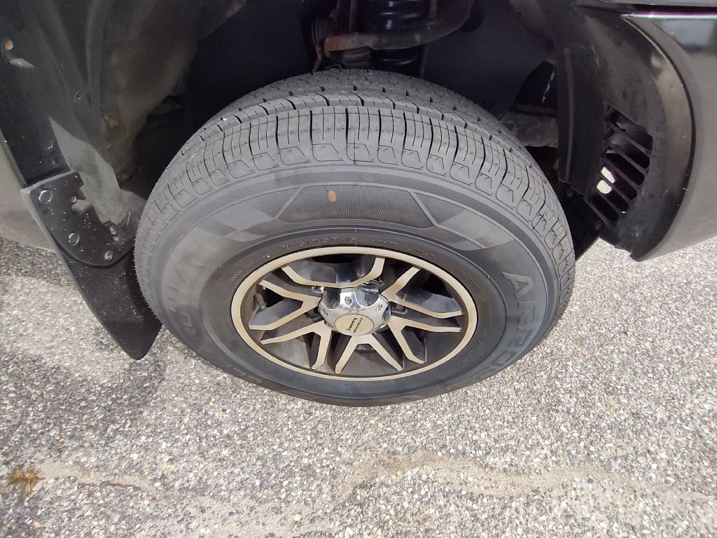 Photo 21 of this TOYOTA TACOMA